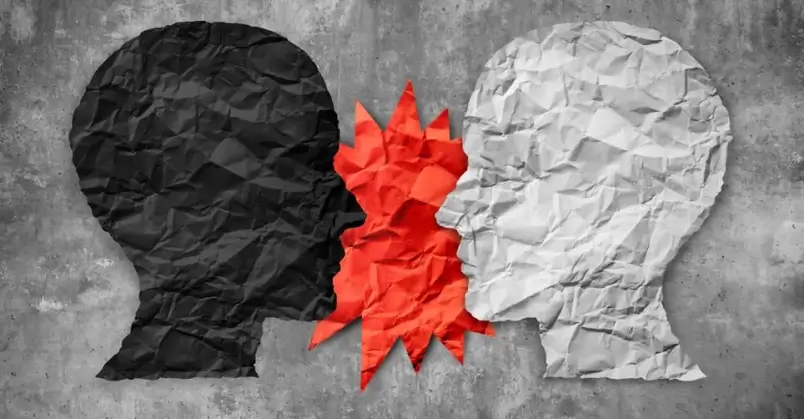 Uma ilustração de duas cabeças discutindo, representando a polarização social.