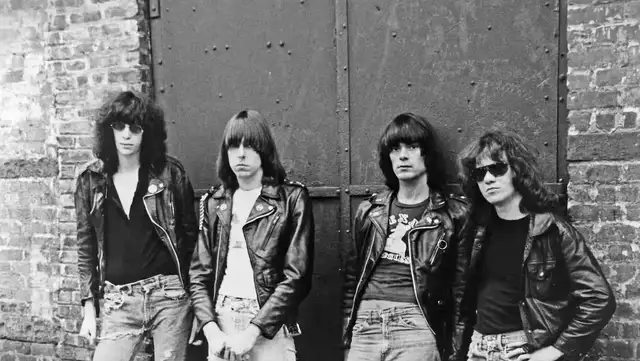 Vinte e dois anos de turnês ininterruptas, conflitos internos e desgaste pessoal levaram os Ramones ao fim inevitável.