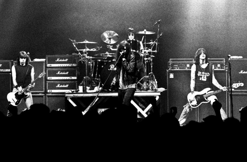 Ramones em um show nos anos 90